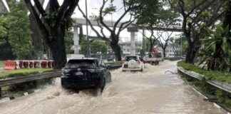 Driving Safety Tips in Flash Floods: FAQ and Emergency Actions for Stranded Drivers driving-safety-tips-in-flash-floods-faq-and-emergency-actions-for-stranded-drivers