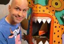 Learn How ‘Bald Ang Moh Guy’ Taught Singapore Millennials to Draw on TV learn-how-bald-ang-moh-guy-taught-singapore-millennials-to-draw-on-tv