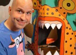 Learn How ‘Bald Ang Moh Guy’ Taught Singapore Millennials to Draw on TV learn-how-bald-ang-moh-guy-taught-singapore-millennials-to-draw-on-tv