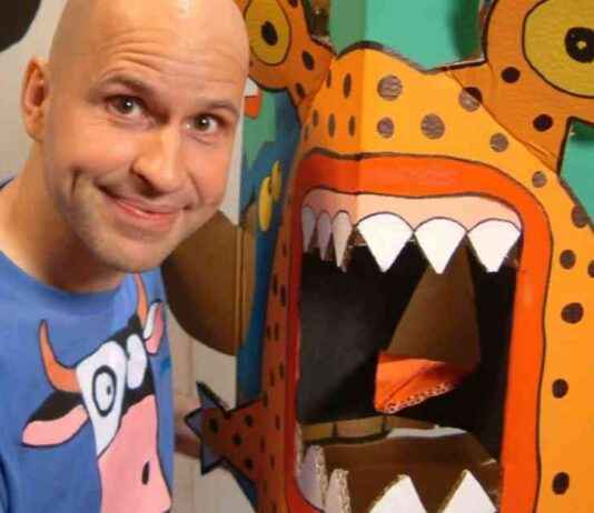 Learn How ‘Bald Ang Moh Guy’ Taught Singapore Millennials to Draw on TV learn-how-bald-ang-moh-guy-taught-singapore-millennials-to-draw-on-tv