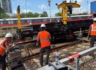 SMRT Works to Recover Derailed Vehicle Causing Line Delays smrt-works-to-recover-derailed-vehicle-causing-line-delays